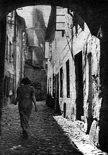 An alley in the Vilna ghetto